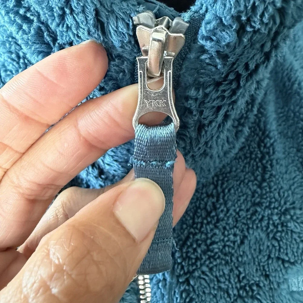 The North Face Womens Osito Jacket Blue Size Medium Full‎ Zip Soft Cozy Gorpcore - Picture 16 of 16